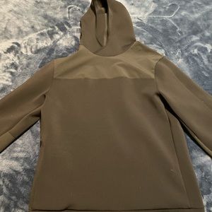 Men’s lululemon black pullover hoodie large.